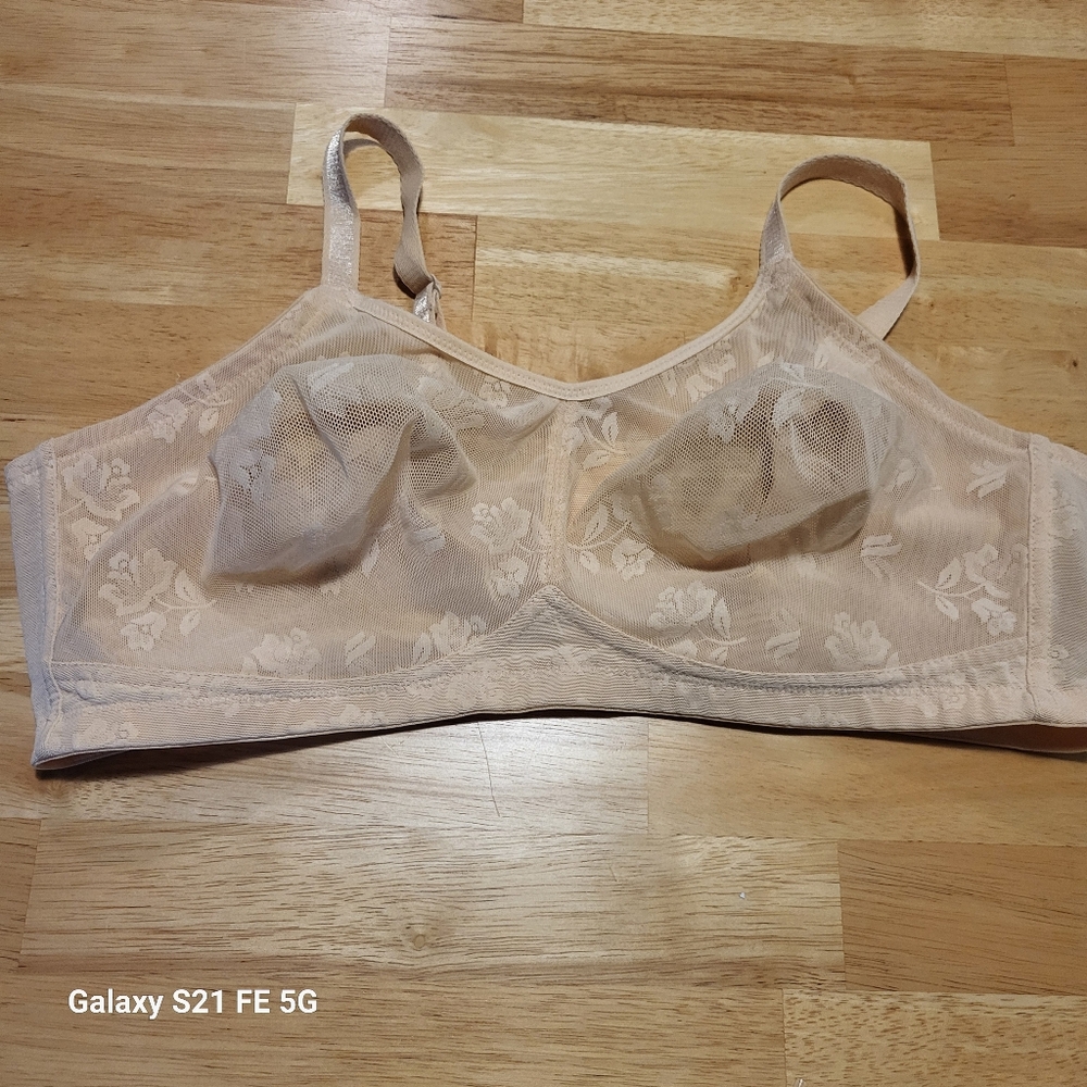 40 DD Wacoal minimizer wirefree bra